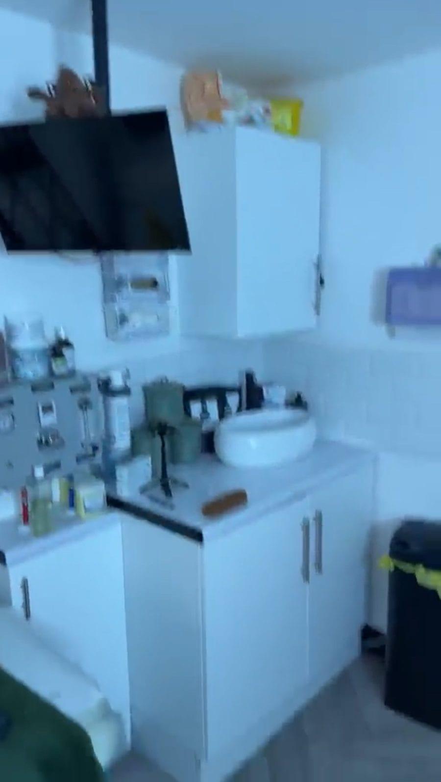 Basin and preparation area in the treatment room